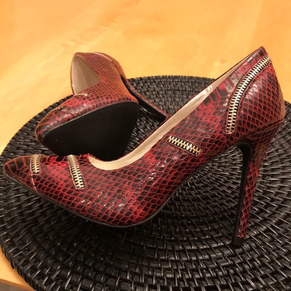 NEW C LABEL MAROON/Blk Sz8 HEELS